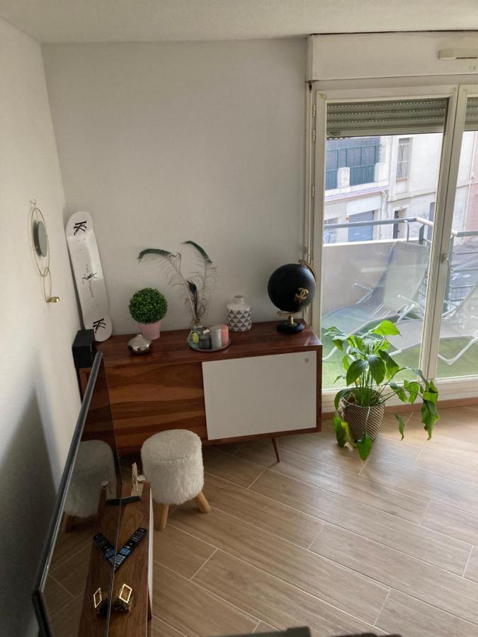 Apparement Chaleureux Avec Balcon Apartment Marseille Luaran gambar