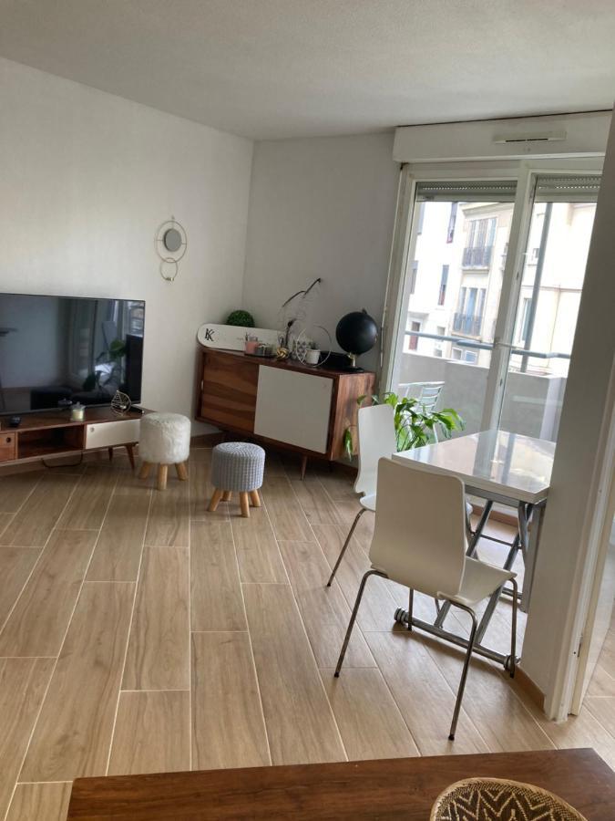 Apparement Chaleureux Avec Balcon Apartment Marseille Luaran gambar